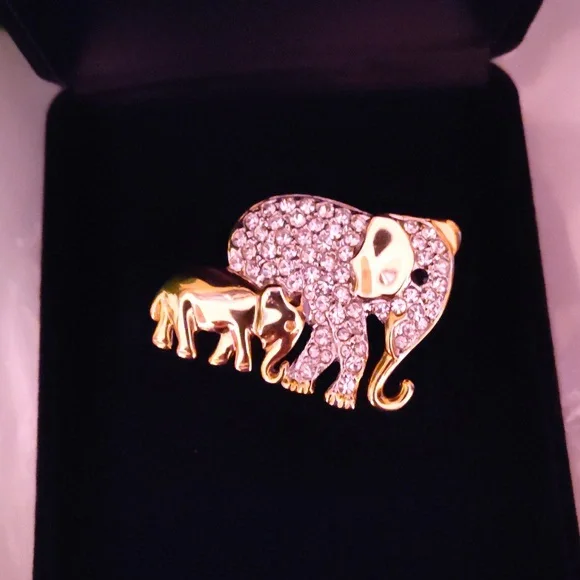 Golden mother & calf brooch whit clear Rhinestones - Picture 3 of 4